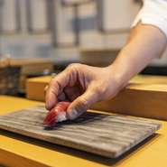 寿司の王道「江戸前寿司」を筆頭に、ヴィーガンスタイルの「Vegetable Sushi」や「カリフォルニアロール」「スパイシーツナロール」など寿司職人が旬と鮮度・味わいと食感にこだわった寿司をお楽しみいただけます。