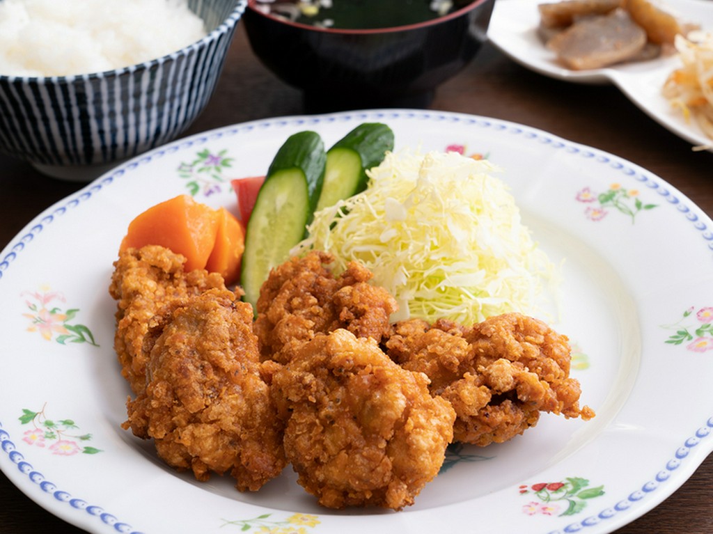 自家製の焼味噌ダレがおいしさの秘密『鶏ももスタミナ唐揚げ定食』