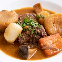 たっぷりと時間をかけて煮込んだ『極上のビーフシチュー』