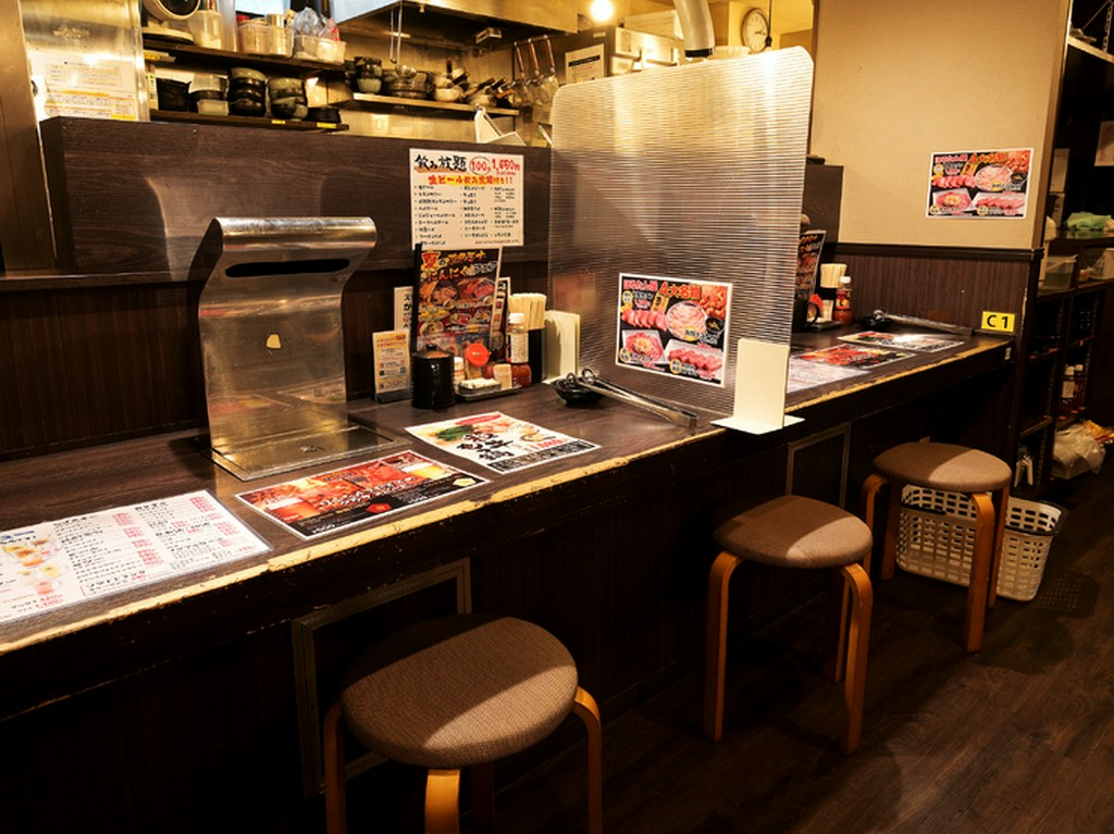 男女問わず、お一人様も大歓迎。七輪で楽しむ至福のひととき