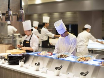 渥美野菜や魚介をメインにした伊良湖ボールドキッチンで開放感ある絶景と美味しい食事をお楽しみください♪