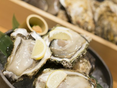 味が濃く食べ応えのある大きさの『殻付き牡蠣』