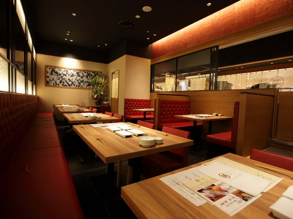 仙台駅からすぐの立地で、ゆったりと地元の料理が楽しめる