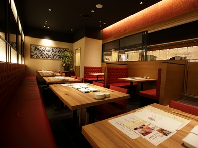 仙台駅からすぐの立地で、ゆったりと地元の料理が楽しめる