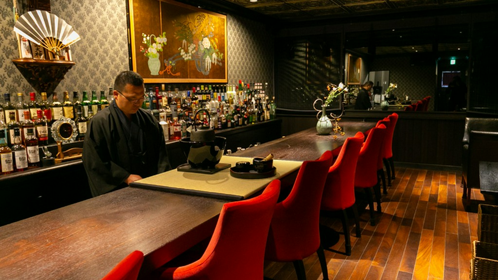 都会の喧騒を忘れ、一時の贅沢を楽しめる隠れ家的バー