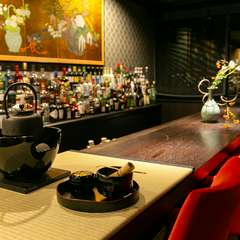 静かな時間が過ごせる。大人が集う、オシャレなバー