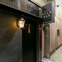 メインストリートから、一筋裏手に。個性を放つ、大人の隠れ家