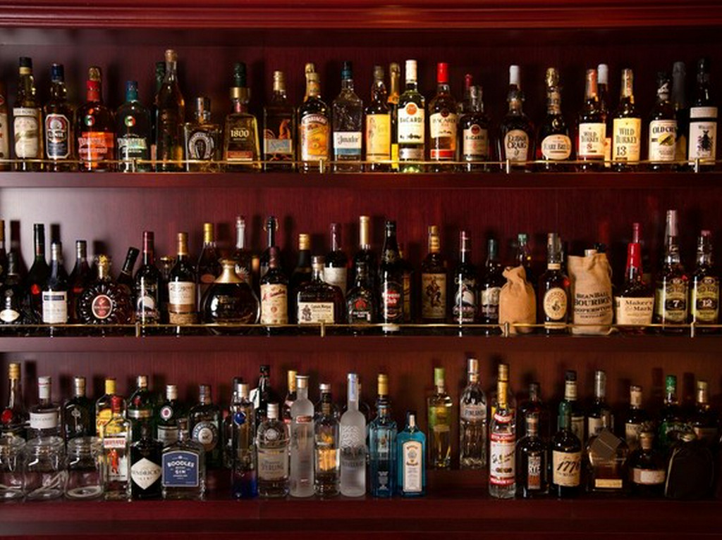 世界各国からピックアップされた、600種以上の厳選洋酒