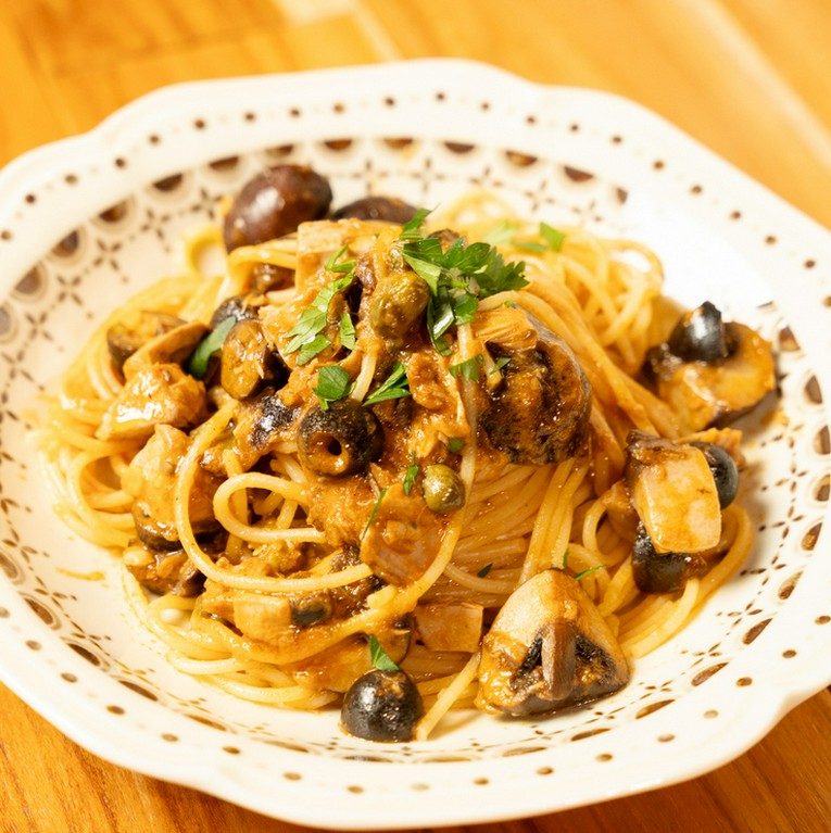 宮城県産戻り鰹と秋茄子のプッタネスカ　スパゲッティ