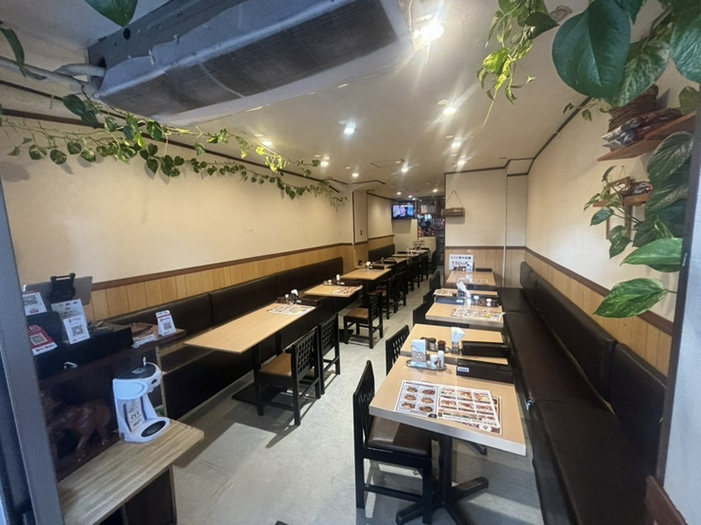 テーブル30席あり。貸し切りも要相談にて可能。