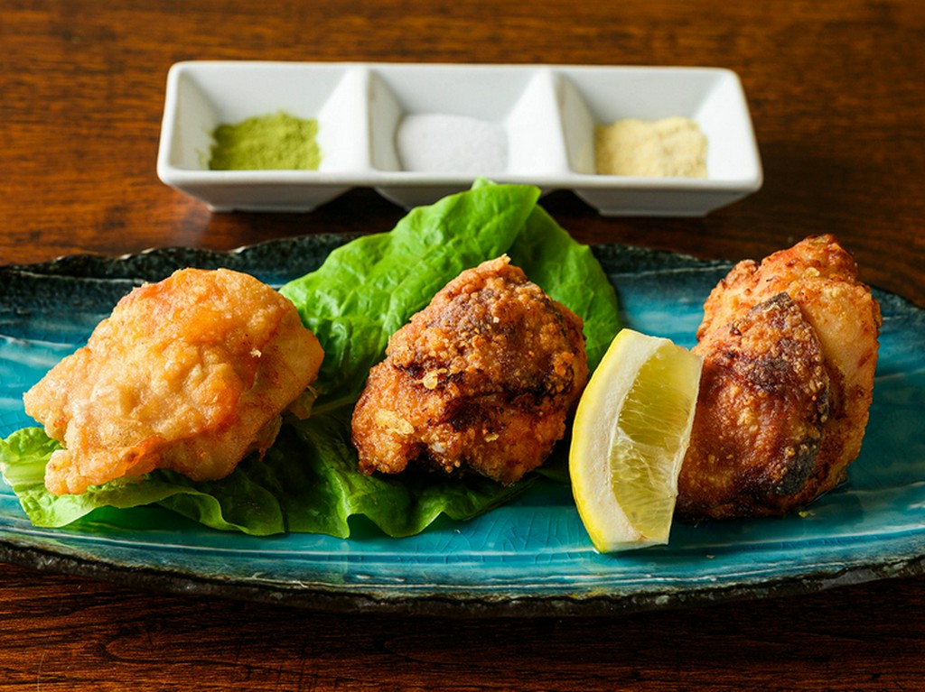 好みの風味をアクセントに『3種の塩で食べる若鶏の唐揚げ』