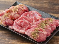 3つの味で旨みを引き出す、食べ比べが楽しい『特上ラムカルビ3種盛』