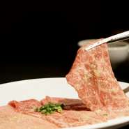 事前に相談すれば、誕生日や記念日にぴったりの肉ケーキを用意してもらえます。お肉を使ったケーキは見た目にもインパクトがあり、食事をより一層特別なものにしてくれるはず。