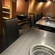 店内は、会話が弾む落ち着いた環境が整っています。気負うことなく自然体で過ごせるため、ビジネスの接待や大切な会食にも最適。形式に縛られず、ゆったり食事を楽しめます。