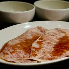 サーロインの温かさと特製ダレの滑らかさが絶妙に絡み合う『HAJIME焼き』