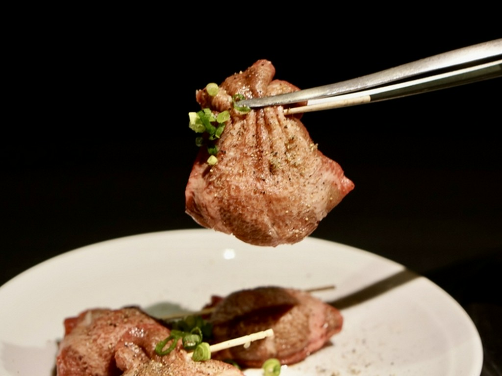 新鮮なねぎを、タンの中に詰め込んで焼き上げた『上ねぎタン』