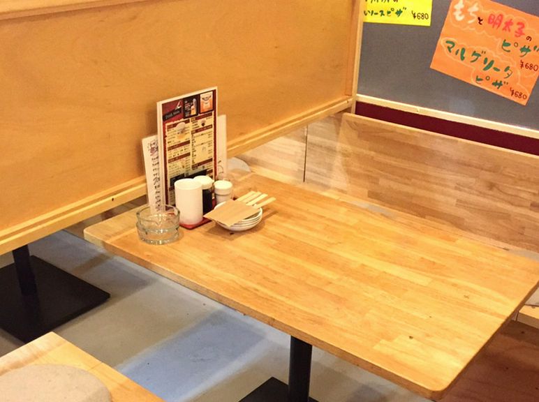 明るくアットホームな雰囲気の店内。週末は家族揃って食事会