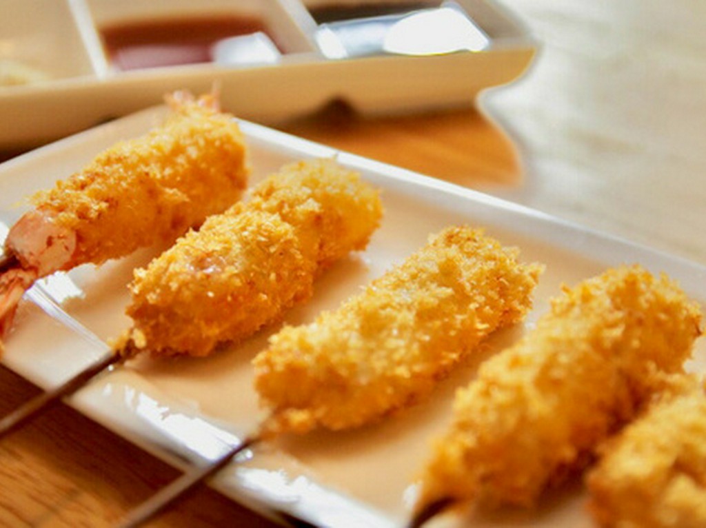 約50種類の豊富なラインナップ。オーナーこだわりの食材を使った、店の看板メニュー『串カツ各種』