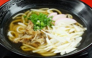 大阪名物を味わう。旨みが凝縮した逸品『かすうどん』