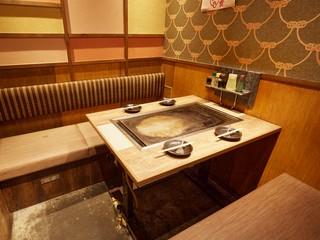 レトロな空間でゆったりお食事。完全個室あり