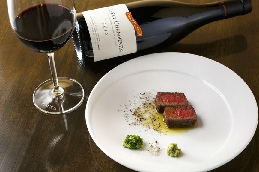 芳醇な肉の旨みと柔らかさが際立つ、A5ランクの黒毛和牛