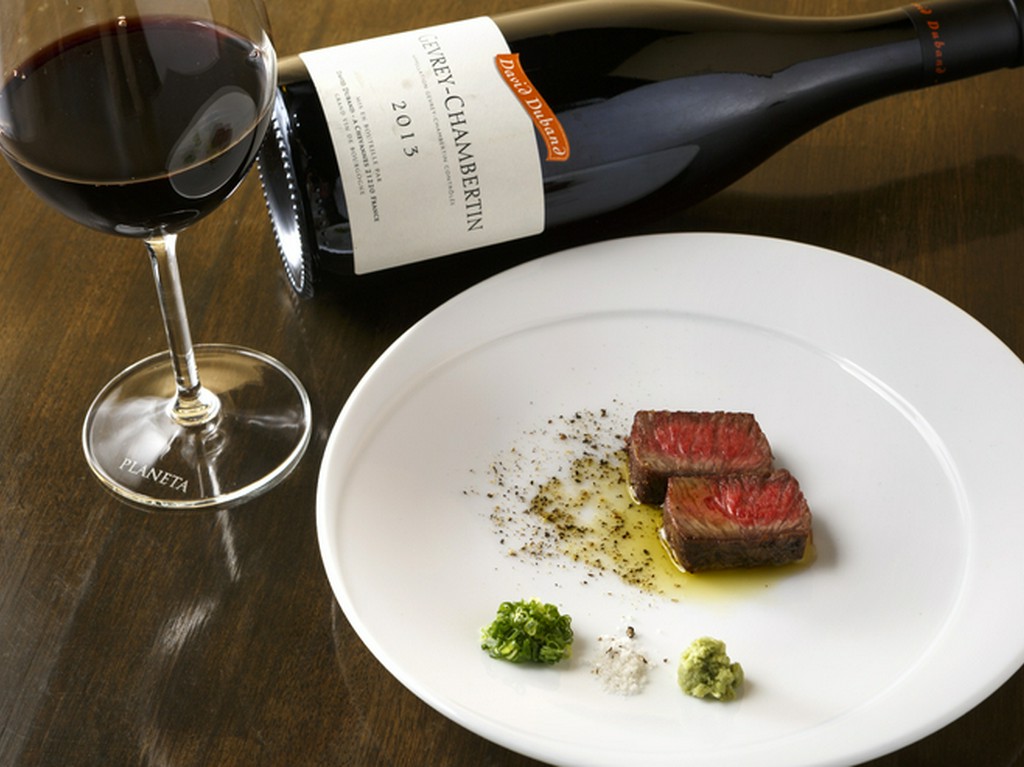 芳醇な肉の旨みと柔らかさが際立つ、A5ランクの黒毛和牛