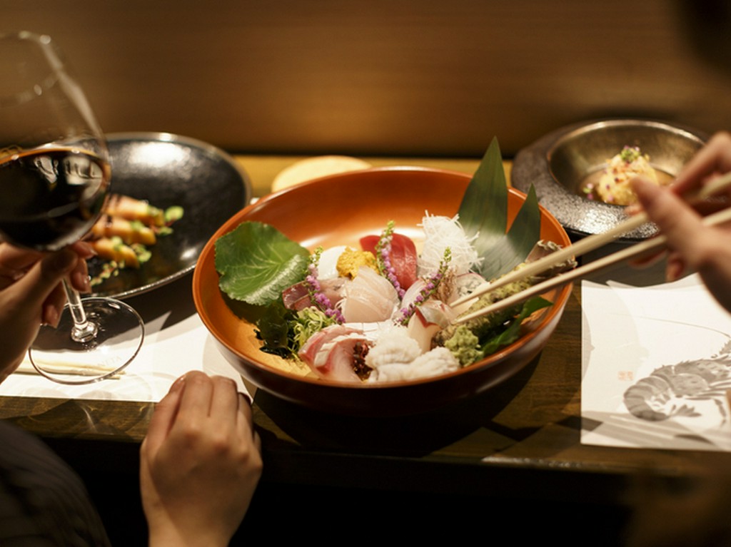 店主自ら市場で目利きして厳選する、旬魚の造り