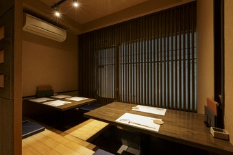 周りに気兼ねなく会話を楽しめる完全個室は1日1組限定の特別感