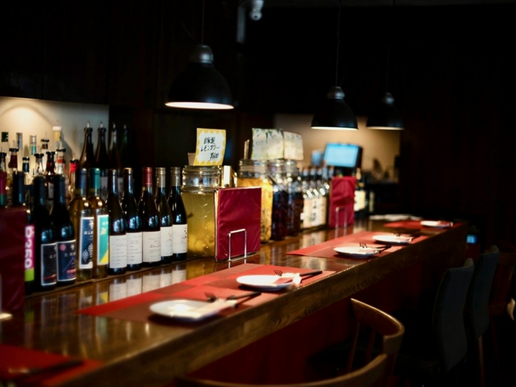 渋谷マークシティより徒歩1分。デートにもぴったりな隠れ家バル