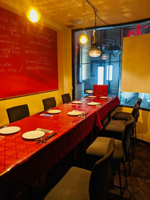 店内にはプライベートな完全個室も完備