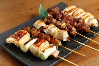 当店のおすすめ・いちおしコース♪国産鶏を鶏皮ポン酢、焼鳥、鶏煮込み雑炊で堪能！2時間の飲み放題付き！