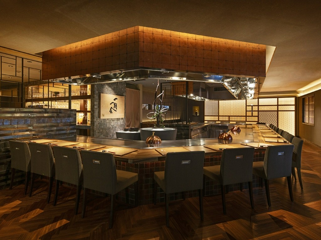 鉄板カウンター24席