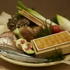一期一会の味わいに笑顔ほころぶ、会食の席に