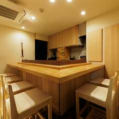 北新地の隠れ家で本格江戸前寿司＆季節の和食をコースで堪能