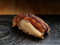 ふんわり柔らかく、口の中で綺麗にほどける『穴子の握り』
