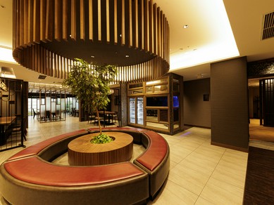 フォーマル、インフォーマル問わず、さまざまなシーンで利用可能