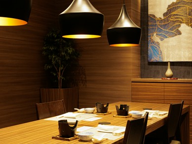 バリエーション豊富な大小個室は、接待や会食、祝いの席に