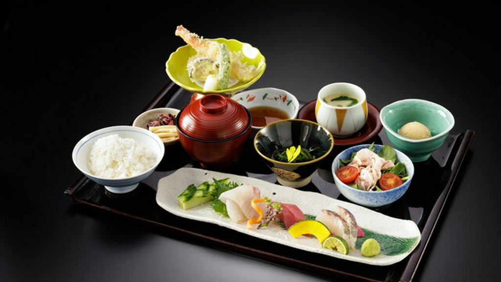 鮮魚の造里3種盛り・海老と野菜の天麩羅・選べるデザートなどを気軽に楽しめる『和御膳』