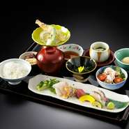 鮮度抜群の刺身を3種味わえる贅沢な一皿『本日の鮮魚の造里3種盛り』を中心とした和食ランチ。家族や友人との普段使いから、記念日ランチデートや女子会にもオススメです。