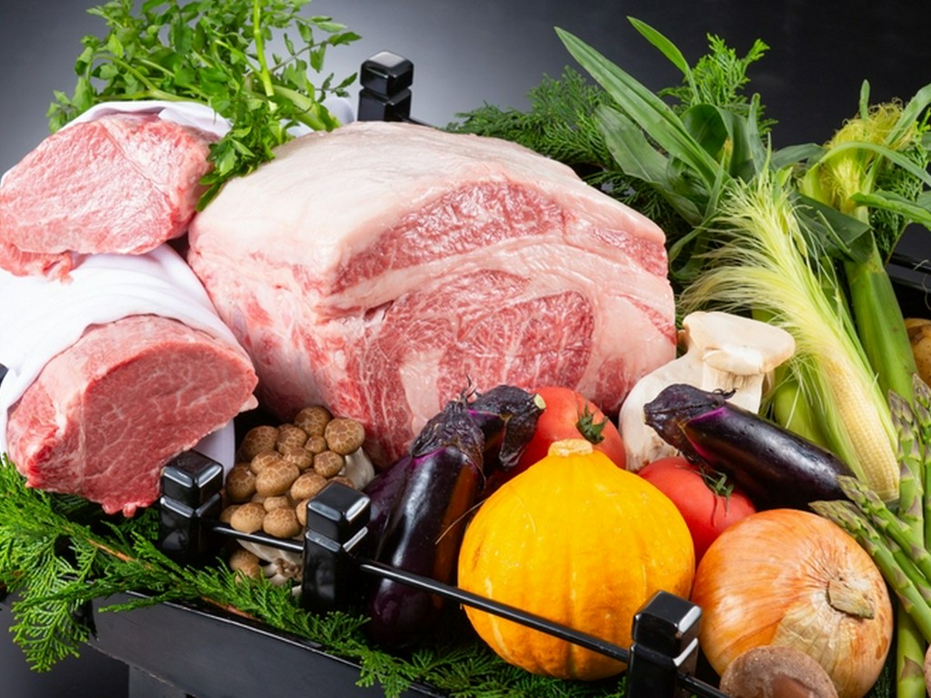 素材を吟味し、徹底的に鉄板にこだわったメニュー構成