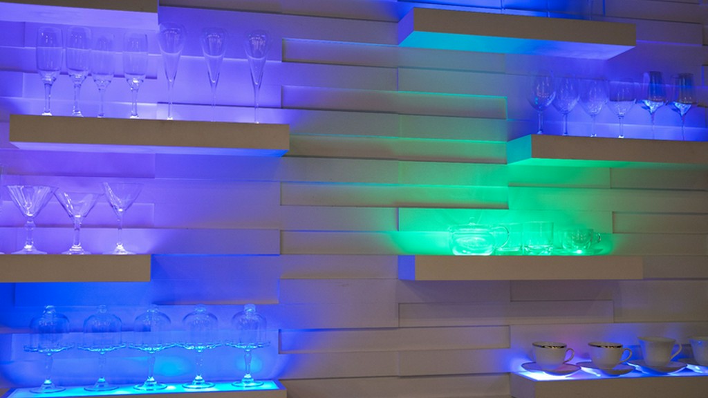 仕事帰りや食後のデザートにも立ち寄りやすいカフェ