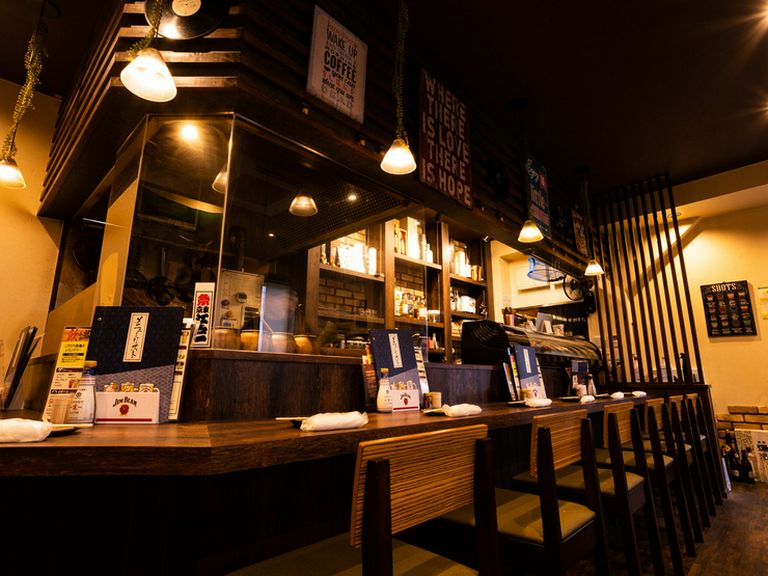 ライブ感満載のカウンター席。大将の職人技をじっくり鑑賞