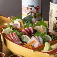 近海をはじめ日本各地より届く旬魚と選りすぐりの銘柄鶏