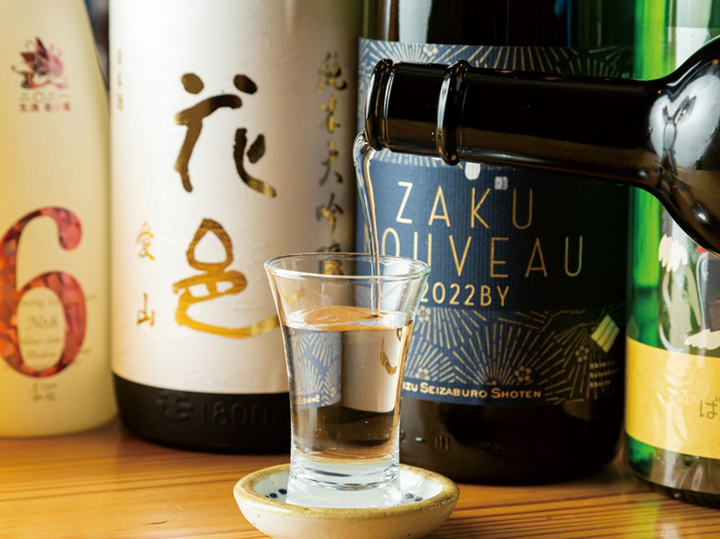 日本全国から厳選した地酒を約30種ご用意しております。