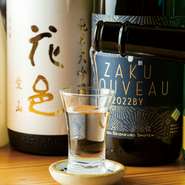 日本全国から厳選した地酒を約30種ご用意しております。