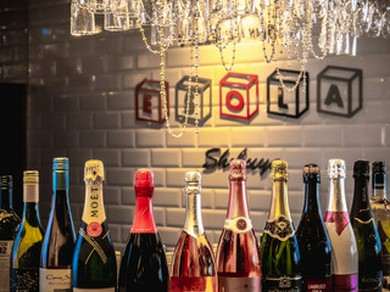 世界のワインが100種飲み放題！時間は無制限でOK