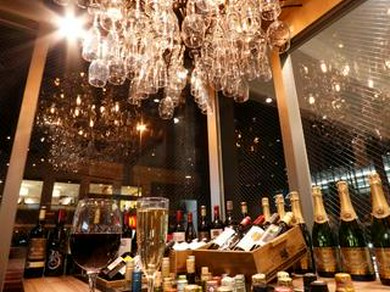 スタイリッシュなワインバル空間！