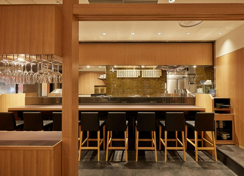 〈カウンターは特等席〉目的に合わせてご利用頂ける大人の空間