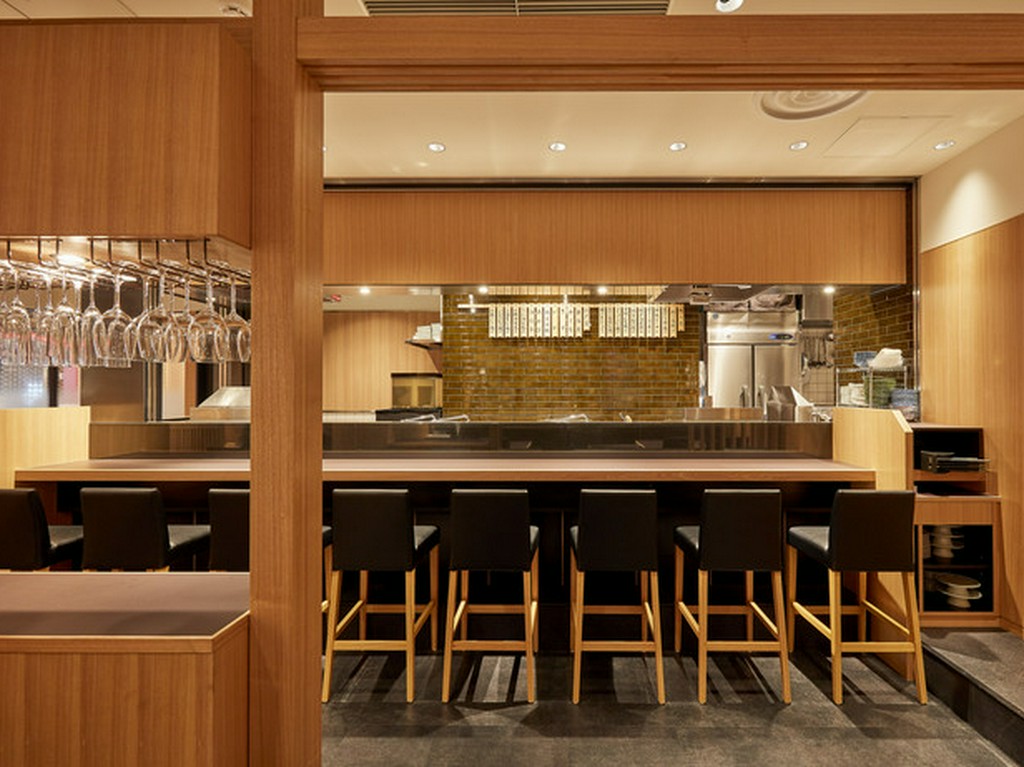 〈カウンターは特等席〉目的に合わせてご利用頂ける大人の空間