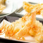 本日の小鉢
車海老二尾、いか、魚介、綱八流天ぷら
本日の特選食材、じゃが芋トリュフ、野菜二品
穴子、口替り、かき揚げ
お揃い又は天茶漬・小天丼